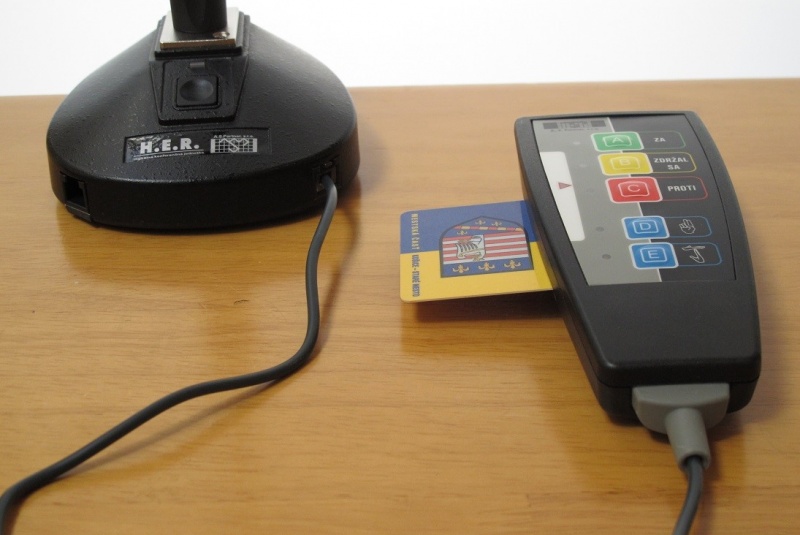 Ručná hlasovacia jednotka / Ručná hlasovacia jednotka - foto  Ručná hlasovacia jednotka / Ručná hlasovacia jednotka - foto