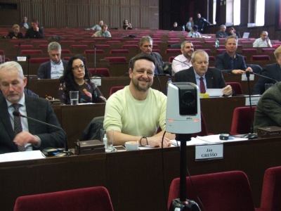 The cameras are recording the session of Nitra's members